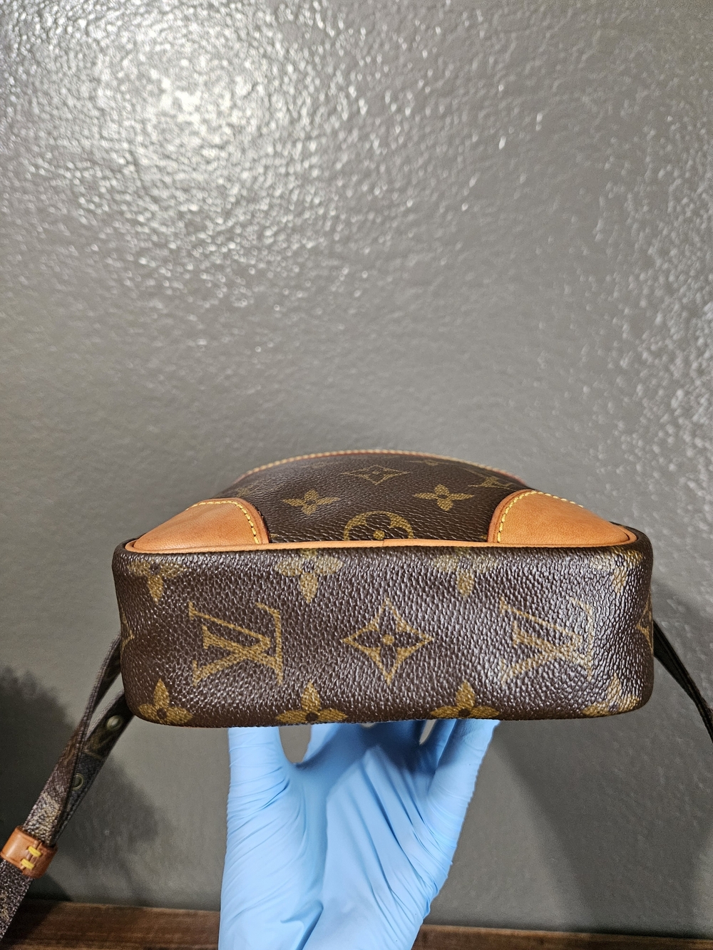 Authentic Louis Vuitton Vintage Danube PM Monogram Canvas - Picture 9 of 16
